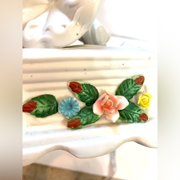 Albert E. Price 1979 Ceramic Phonograph Music Box - Works -some cracks - Picture 5 of 8